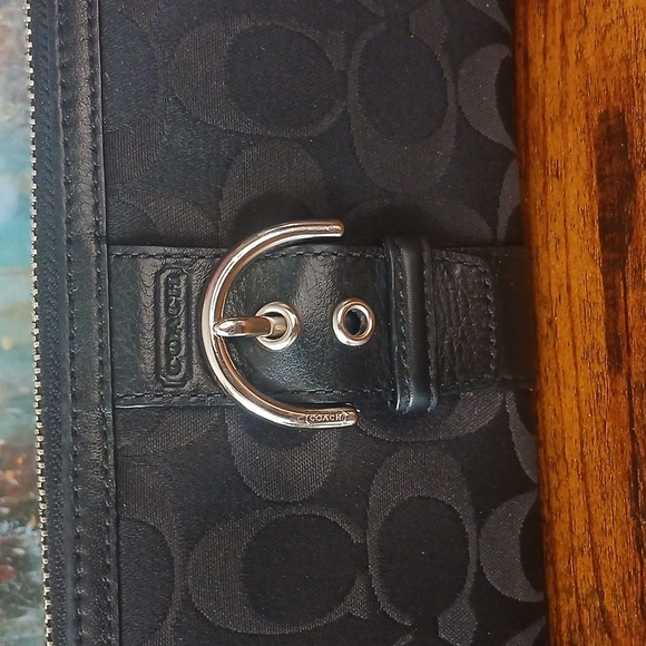 Classic Signature C Jaqard Fabric W/ Buckled Accent Zippered Cardholder Wallet - Picture 3 of 16